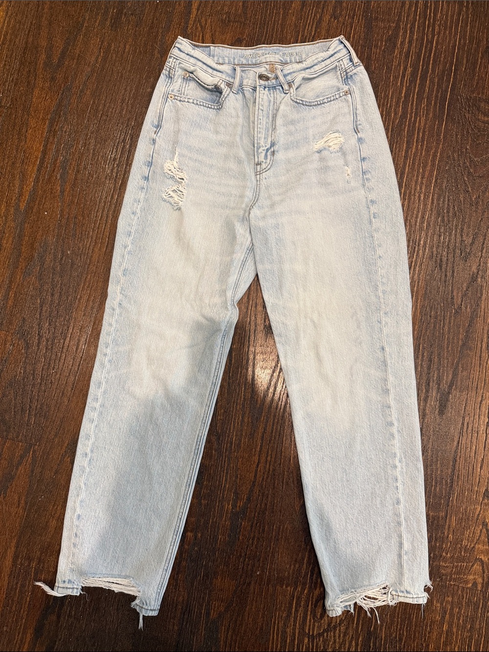 Light Wash Distressed Women’s Jeans